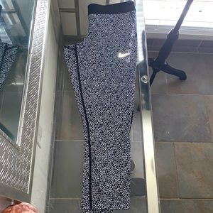 Nike Dri-FIT Women’s Crop Leggings
